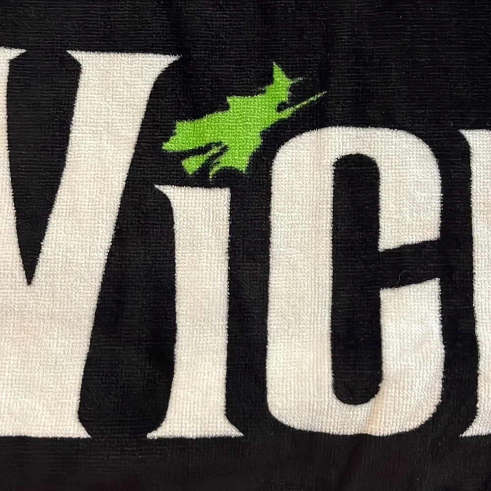 HTF Broadway Musical “WICKED” BeachTowel & Special Ed. People Magazine 1/26